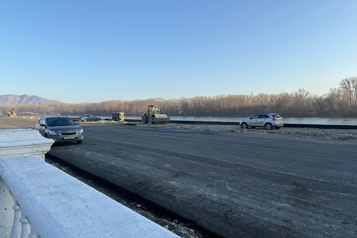В Усть-Каменогорске продолжается строительство проезда под Иртышским мостом